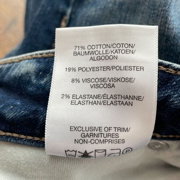 Silver Jeans. Avery Slim Bootcut. Size W 26. Inseam 32. - Picture 13 of 13